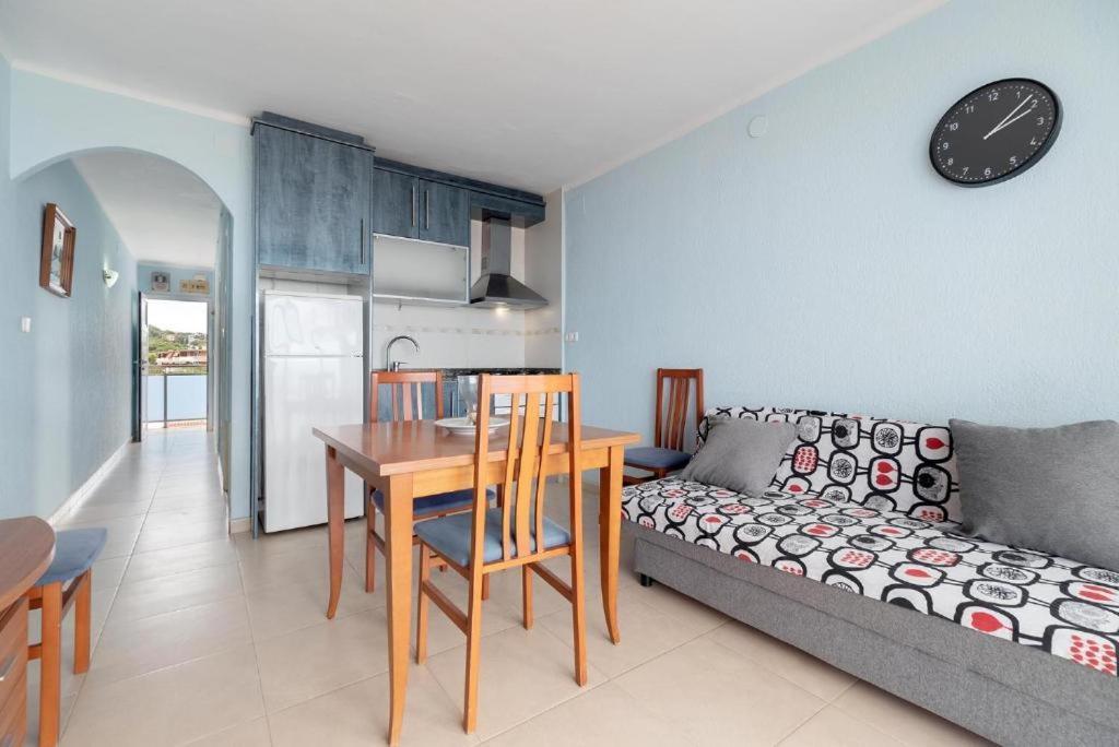 Apartamentos Denis Castelldefels Exteriér fotografie